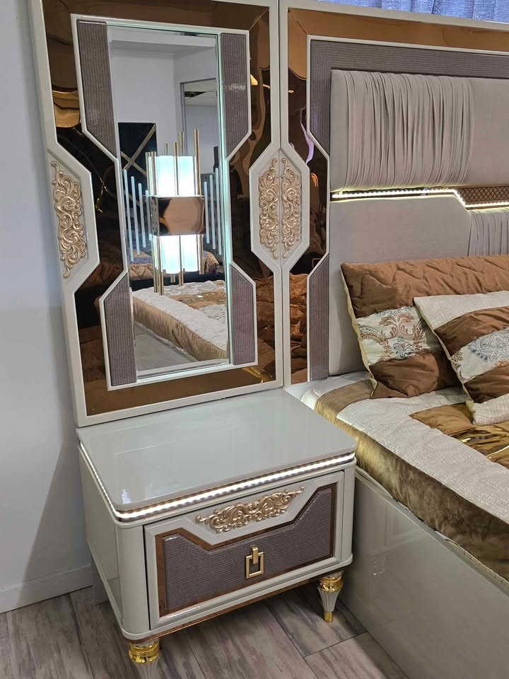 Complete set including 1 king size bed 2 side tables +Dressing table+mattress - Image 3
