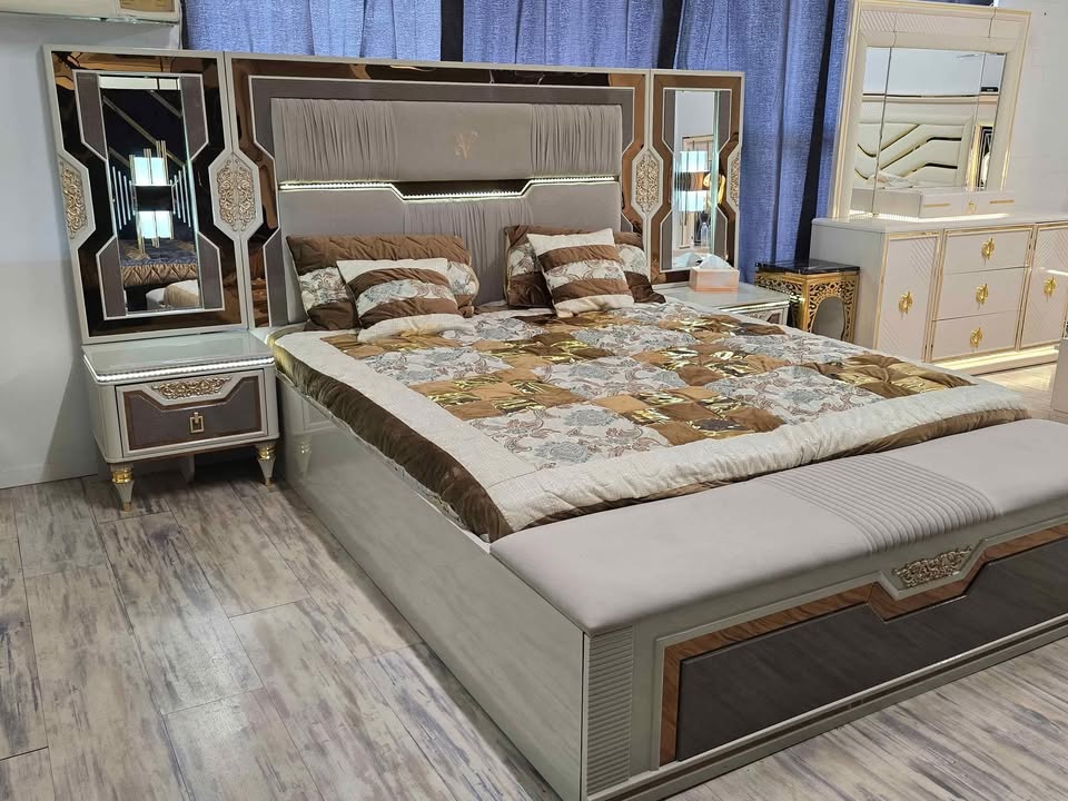 Complete set including 1 king size bed 2 side tables +Dressing table+mattress - Image 4