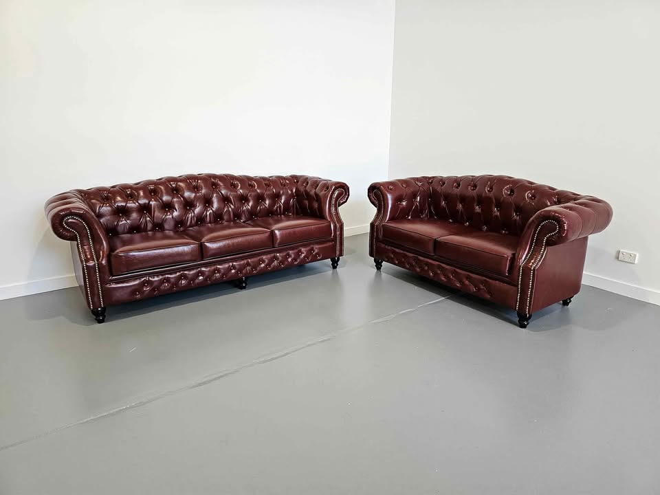 Bran new in box Red wine leather chesterfield style sofa - Image 5